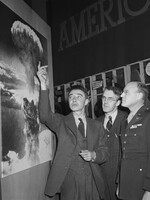 J. Robert Oppenheimer obrazem: Tvůrce atomové bomby a hrdina nového filmu na historických fotografiích
