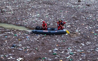 Jadranskému moru hrozí ekologická katastrofa. Miestni sa sťažujú na silný zápach vody