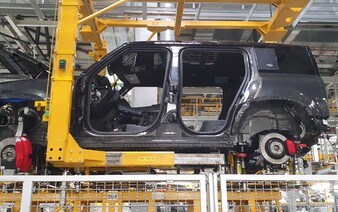 Jaguar Land Rover reaguje na Trumpovie clá: Úplne pozastaví vývoz áut do USA