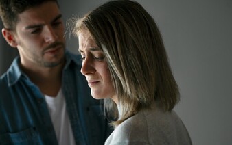 Jak být oporou pro oběti sexuálního násilí? Odbornice se s námi podělily o citlivé rady