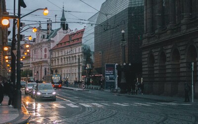 Jak dopadne zákaz vjezdu do centra Prahy? Aktivisté strhali pásky ze značek