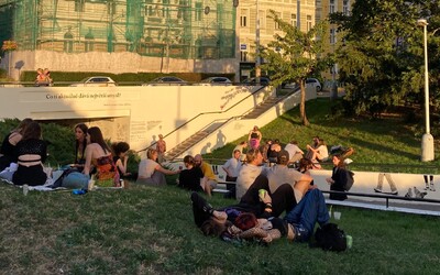 Jak se v Praze žije queer lidem? Napoví nová umělecká realizace na Fügnerově náměstí