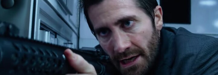 Jake Gyllenhaal vykráda banku v explozívnom traileri na skvelo vyzerajúci akčný film Ambulance od Michaela Baya