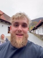 Jake Paul na výlete v slovenskej dedine: AI video s jeho podobou ovládlo sociálne siete