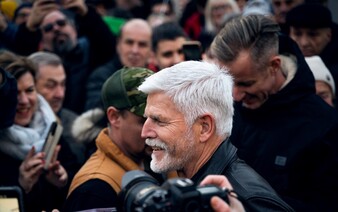 Jako kdyby přijela hollywoodská hvězda. Petra Pavla přivítaly v Ústí tisíce lidí (Reportáž) 