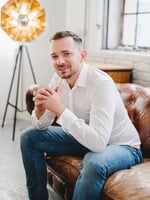 Jakub pomáha mužom, aby boli lepší milenci: Zlyhanie v posteli nie je tvoja chyba, bežne sex trvá pár minút (Rozhovor)