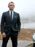 James Bond je späť aj s novým režisérom. Začína sa nová éra legendárneho agenta 007