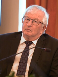 Jána Mazáka odvolali z funkcie predsedu Súdnej rady SR. Dôvodom má byť neoprávnený zber informácií voči sudcom