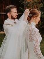 Jano navrhuje v Starej Ľubovni svadobné šaty: Zažil som na škole šikanu, na východ prídu trendy vždy neskôr (Rozhovor)
