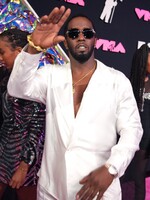 Jay-Z a Diddy už nie sú obvinení z údajného znásilnenia 13-ročného dievčaťa