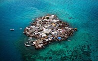 Je najľudnatejší na svete. Domáci na malom ostrove nemajú elektrinu ani pitnú vodu a mŕtvych vyvážajú na susedný ostrov