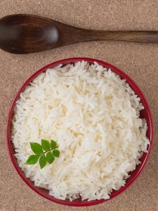 Je ohřívaná rýže škodlivá? Zjistili jsme, jak je to s tiktokovou hysterií