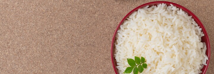 Je ohřívaná rýže škodlivá? Zjistili jsme, jak je to s tiktokovou hysterií