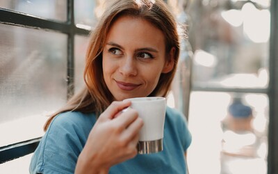 Je zdravé pít kávu? Popsali jsme benefity i rizika konzumace oblíbeného nápoje