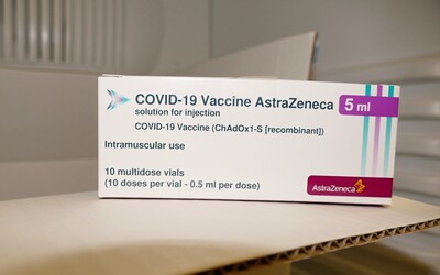 Jedna dávka Pfizeru alebo Astrazenecy zníži riziko nakazenia koronavírusom v domácnostiach až o polovicu