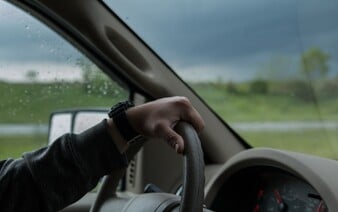 Jedno pivo ťa môže stáť vodičák, upozorňuje polícia. Pozri si, ako dlho zostáva alkohol v tele