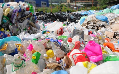 Jednorazové plasty v EÚ od roku 2021 skončia. Europarlament schválil ich zákaz