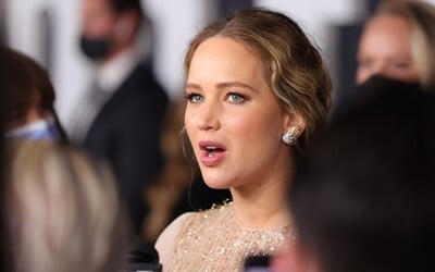 Jennifer Lawrence prehovorila o náročnom období po pôrode. Pomohol jej vraj až ChatGPT