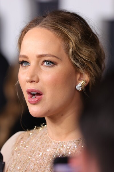 Jennifer Lawrence prehovorila o náročnom období po pôrode. Pomohol jej vraj až ChatGPT