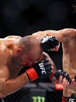 Jiří Procházka se stal šampionem UFC. V šílené válce uškrtil Brazilce Glovera Teixeiru