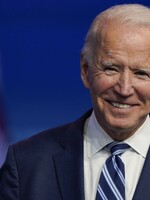 Joe Biden požádá Američany, aby 100 dní nosili roušky. Plánuje zavést jejich povinné nošení ve vládních budovách