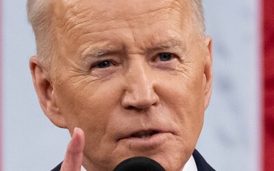 Joe Biden se nakazil covidem, příznaky má mírné