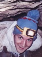 John zomieral v jaskyni 28 hodín, vchod museli zabetónovať. Jeho telo tam odpočíva dodnes