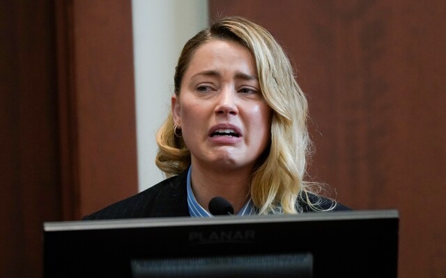 Amber Heard trpěla posttraumatickou stresovou poruchou v důsledku Deppova fyzického a sexuálního zneužívání, tvrdí psycholožka