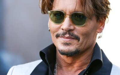Johnny Depp vydělal více než 3,6 milionu dolarů během několika hodin. Fanoušky zaujal debutovou kolekcí obrazů