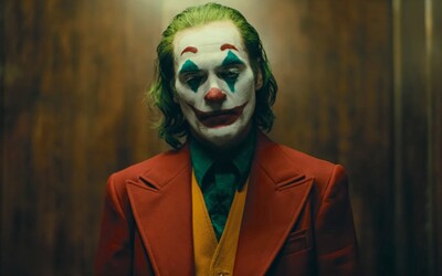 Joker je strhujícím a temným psycho thrillerem, ve kterém Joaquin Phoenix předvádí další mistrovský výkon (Recenze)