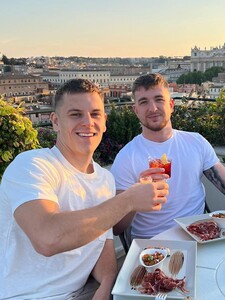 Jovinečko a Bergino spúšťajú vlastnú live šou. Avizujú, že ich vystúpenie bude kontroverzné