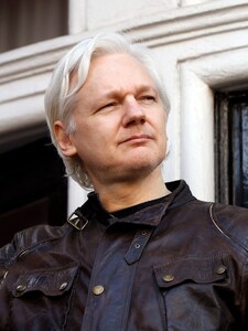 Julian Assange je na svobodě,  bude se moci vrátit do Austrálie