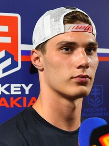 Juraj Slafkovský je najhoršia voľba jednotky draftu za posledných 10 rokov, zhodli sa odborníci z NHL