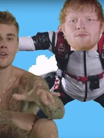 Justin Bieber a Ed Sheeran si užívají party u bazénu. Sleduj bizarní videoklip ke skladbě I Don't Care