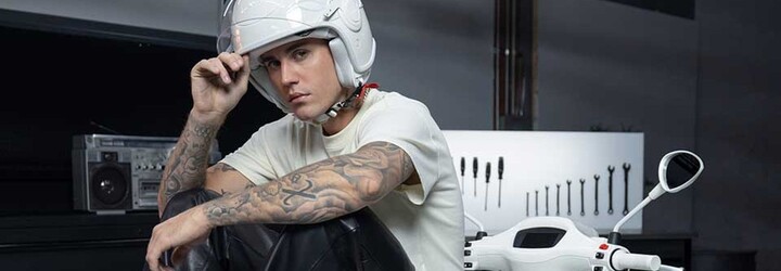 Justin Bieber navrhl vlastní skútr Vespa. Součástí je také helma a sada cestovních doplňků