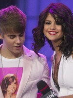 Justin Bieber priznáva, že bol v predchádzajúcom vzťahu neverný a bezohľadný. Pravdepodobne opisoval roky pri Selene Gomez