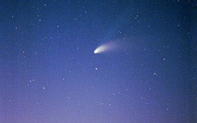 K Zemi sa blíži kométa, ktorá bude na nočnej oblohe svietiť jasnejšie ako hviezdy. Zapíš si tento dátum