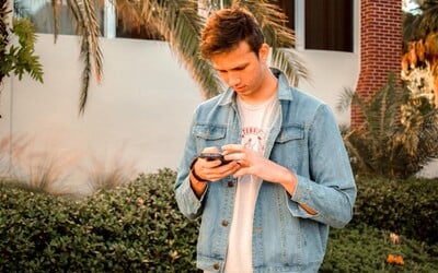 KOMENTÁŘ: Nevěř chatbotům všechno. U zpravodajství se pletou ve 45 procentech případů, ukázal výzkum