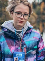 KOMENTÁŘ: Ženy a LGBTQ+ lidé čelí cílenému umlčování. Neměli bychom to tolerovat