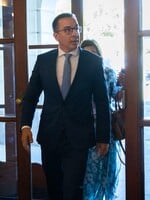 KOMPLETNÝ ZOZNAM: Erik Tomáš plánuje viacero sociálnych zmien. Týkať sa budú dôchodkov, rodín aj živnostníkov