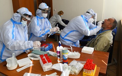 KORONAVIRUS: Epidemie nadále zrychluje. Od jejího začátku se nakazily už 2 miliony lidí v Česku