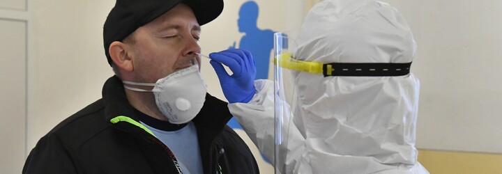 KORONAVIRUS: Pandemie v Česku nadále slábne, v pátek přibylo 8 963 nakažených