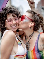 KVÍZ: Jsi lesba, queer nebo bi? Ověř si to pomocí těchto otázek