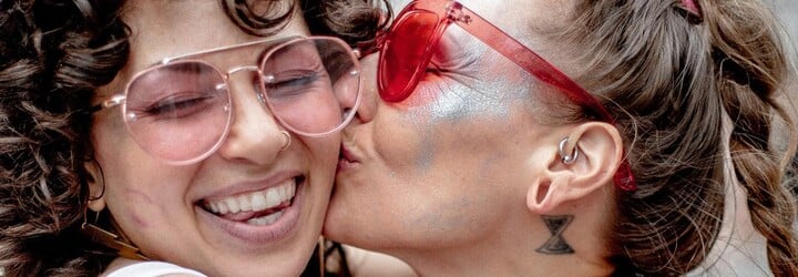 KVÍZ: Jsi lesba, queer nebo bi? Ověř si to pomocí těchto otázek