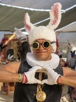 KVÍZ: Nevynecháš žádný festival? Vyzkoušej své znalosti a uhodni název akce podle outfitů návštěvníků
