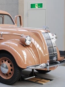 KVÍZ: Poznáš první auto z Česka nebo Mercedes od Fiatu? Uhodni světovou automobilku podle retro modelu