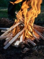 KVÍZ: U stánků na levnou krásu, postávaj a... Jak dobře znáš táborákové písně?