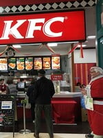 KVÍZ: V ktorej krajine hádžu na Vianoce jedlo o stenu a kde majú na štedrovečernom stole KFC? 