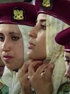 Kaddáfí se synem znásilňoval své bodyguardky: Sloužilo mu více než 30 žen známých jako Amazonská garda. Toto byly jejich podmínky