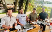 Kaliňák a Glück sa stretli s Tateovcami, Sulíkovi odkázali „Chýbaš“. V Rumunsku bratov vyšetrujú pre obchodovanie s ľuďmi
